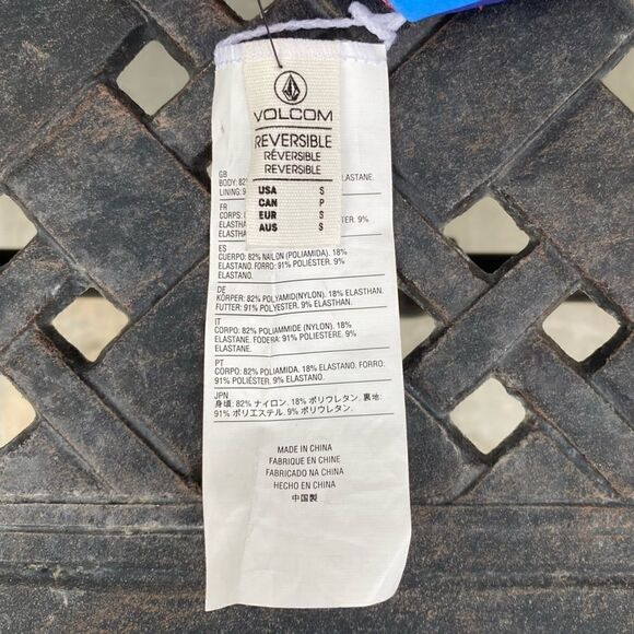 VOLCOM PRIDE RED/WHITE/BLUE REVERSIBLE V NECK BIKINI TOP SIZE SMALL NWT - Picture 14 of 14